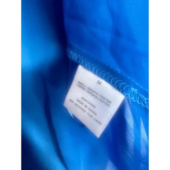 Romeo Juliet sleeveless blue pleated blouse top shirt sz Medium pullover v neck - Picture 4 of 6